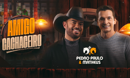 a foto mostra a dupla Pedro Paulo e Matheus, em um fundo amadeirado com o lettering: só tenho amigo cachaceiro